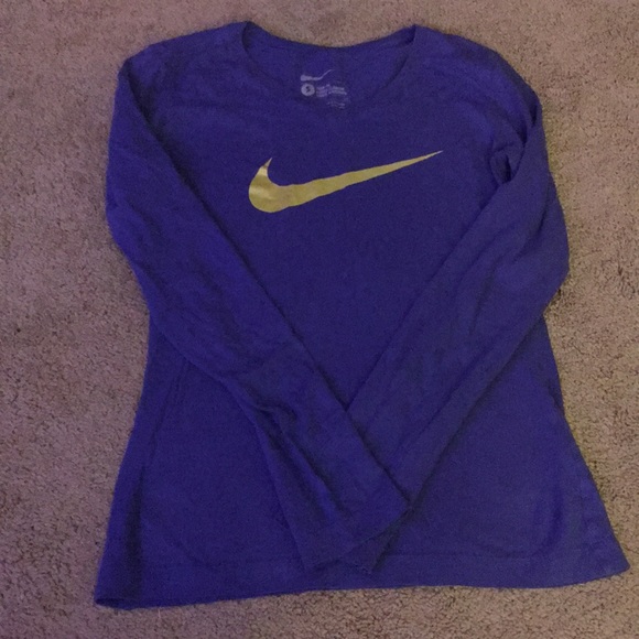 A child's small nike long sleeve tee shirt - Picture 1 of 1